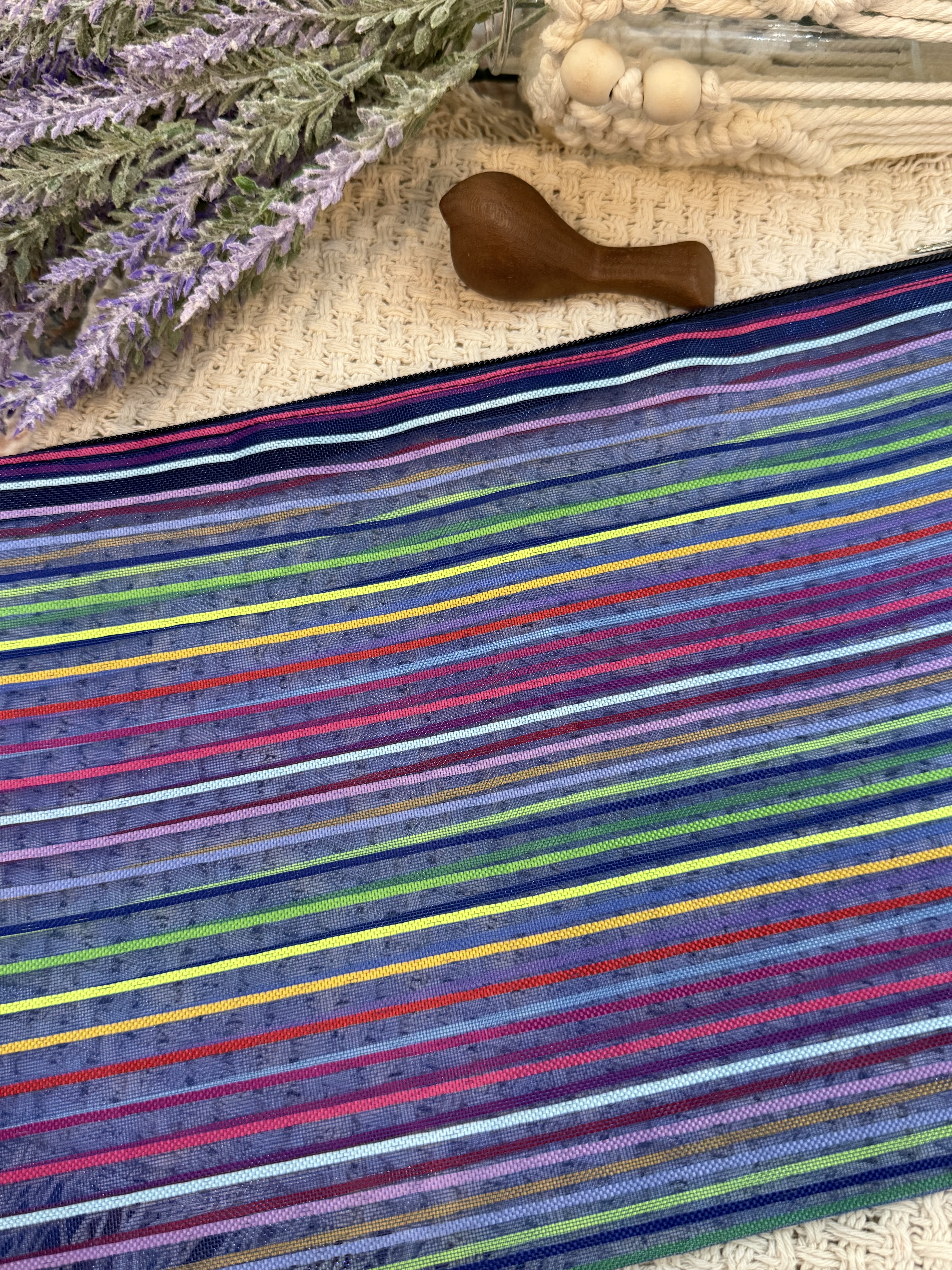 پوشه برگه و جامدادی